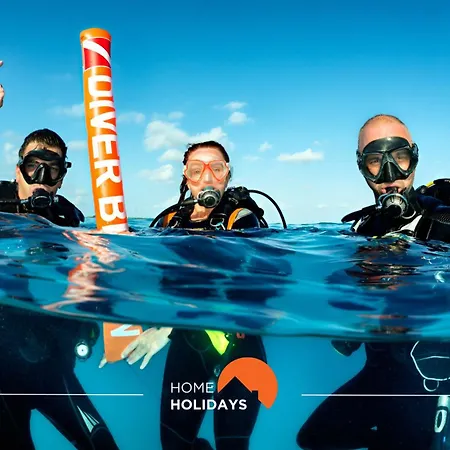 #008 T2 Tenis By Holidays *